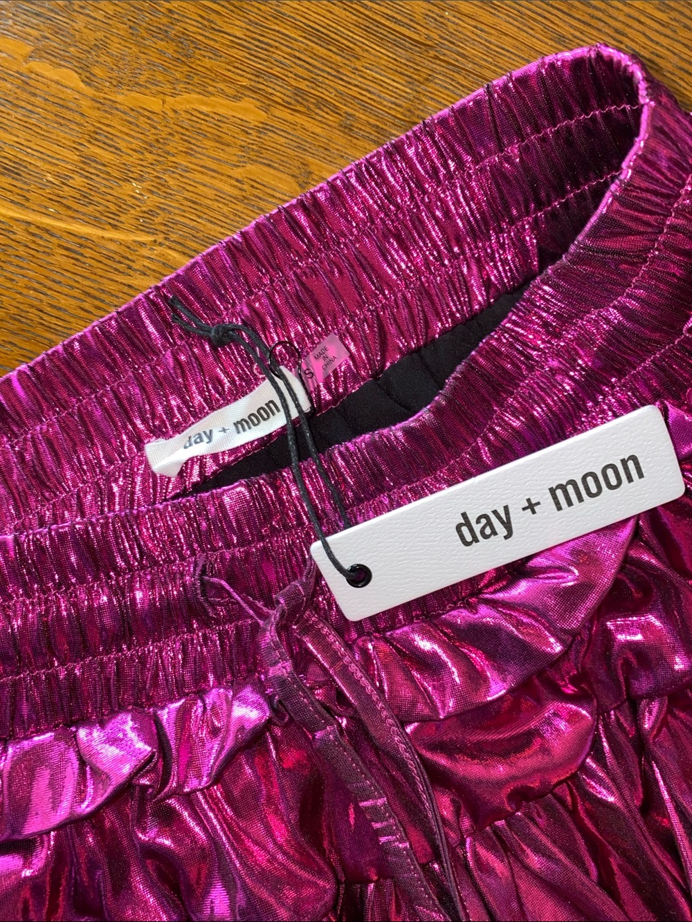Day + Moon Metallic Fuchsia Ruffle Mini Skirt NEW with Tags Size Small - Picture 2 of 3